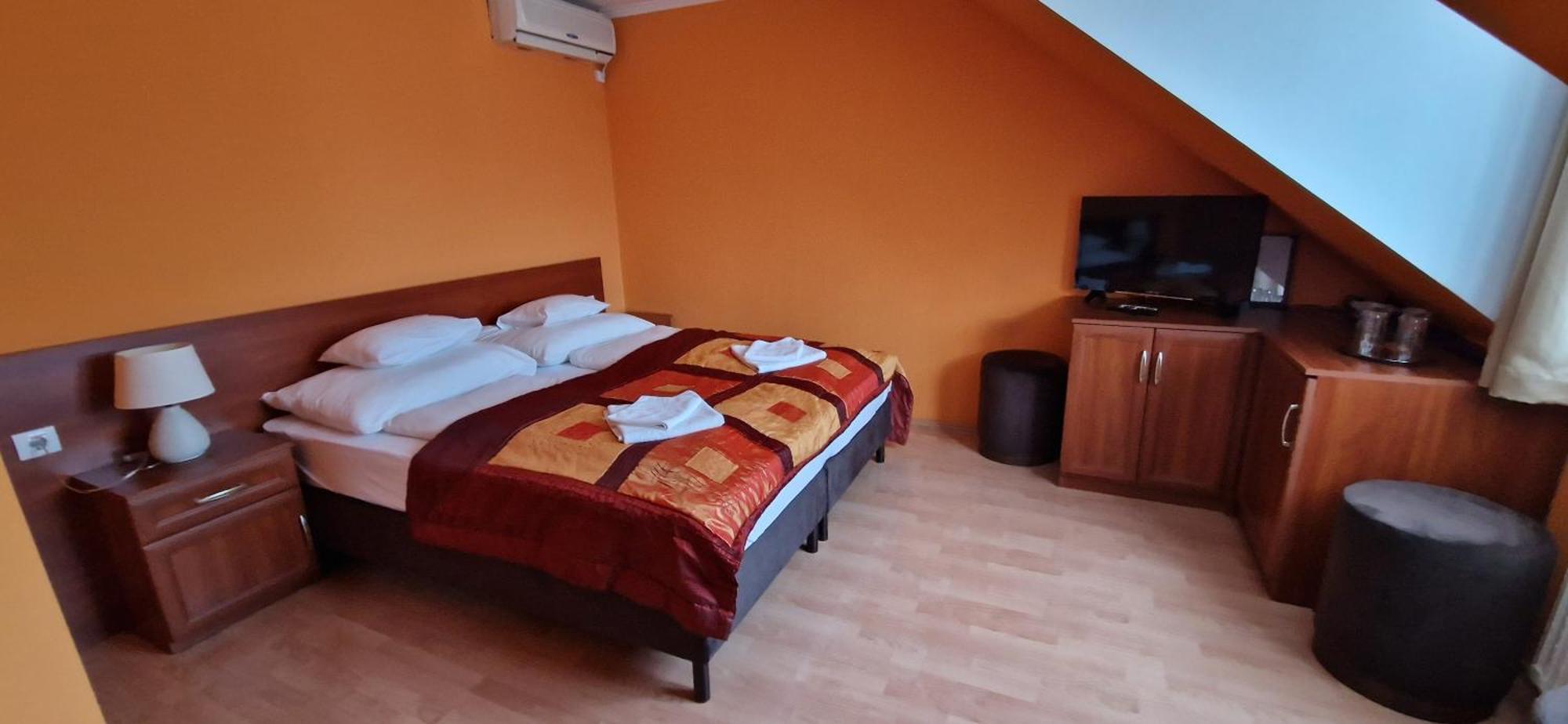 Patonai Hotel 3*